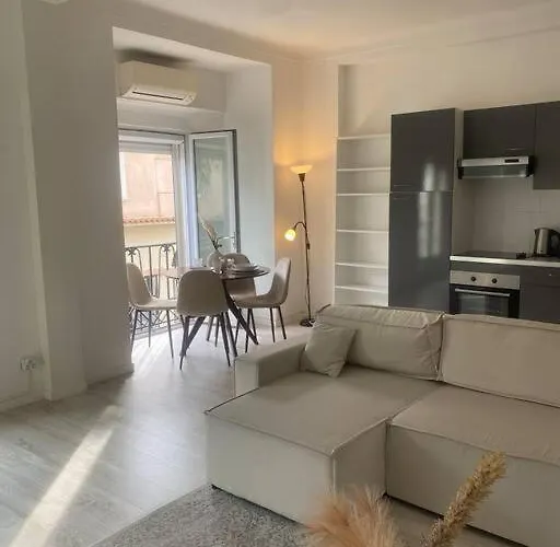 Beautiful Central Beach Apartment In Juan Les Pins